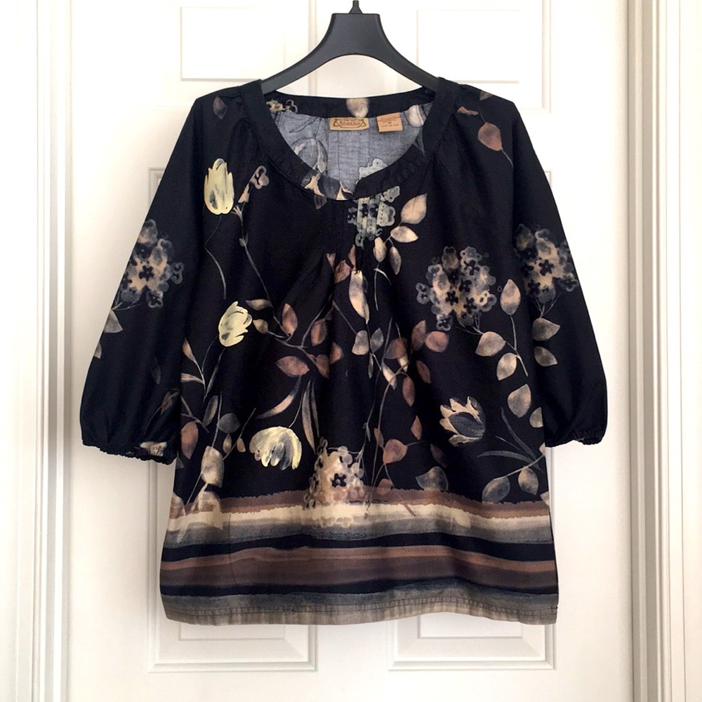 Art and Soul Top Medium Black Frilly Floral 3/4 Sleeves